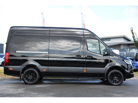 Mercedes-Benz Sprinter 319 1.9 CDI L2H2 Pro Black Edition FACELIFT! Adaptieve Cruise, luchtvering, Camera, LED, 10,5'' Mbux, Standkachel, Stoelverwarming, Sensoren, Uniek!
