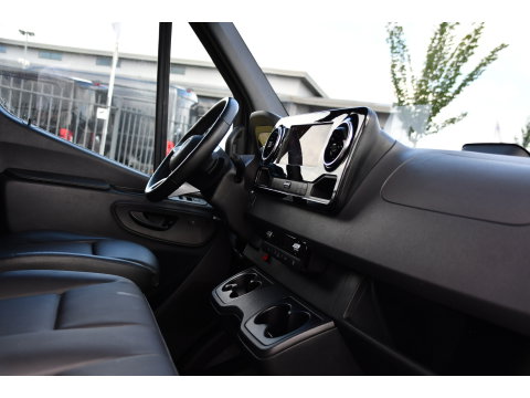 Mercedes-Benz Sprinter 319 1.9 CDI L2H2 Pro Black Edition FACELIFT! Adaptieve Cruise, luchtvering, Camera, LED, 10,5'' Mbux, Standkachel, Stoelverwarming, Sensoren, Uniek!