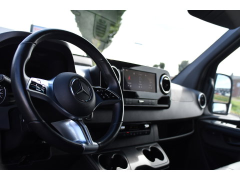 Mercedes-Benz Sprinter 319 1.9 CDI L2H2 Pro Black Edition FACELIFT! Adaptieve Cruise, luchtvering, Camera, LED, 10,5'' Mbux, Standkachel, Stoelverwarming, Sensoren, Uniek!