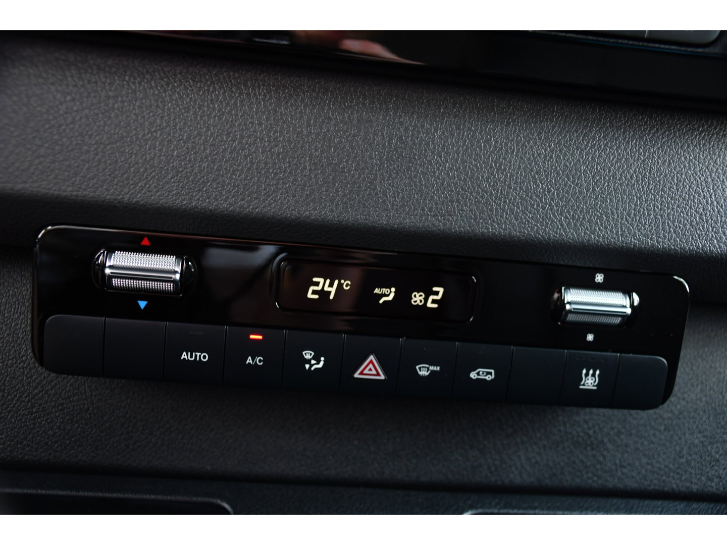 Mercedes-Benz Sprinter 319 1.9 CDI L2H2 Pro Black Edition FACELIFT! Adaptieve Cruise, luchtvering, Camera, LED, 10,5'' Mbux, Standkachel, Stoelverwarming, Sensoren, Uniek!