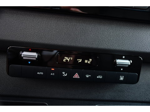 Mercedes-Benz Sprinter 319 1.9 CDI L2H2 Pro Black Edition FACELIFT! Adaptieve Cruise, luchtvering, Camera, LED, 10,5'' Mbux, Standkachel, Stoelverwarming, Sensoren, Uniek!