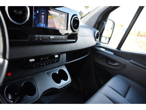 Mercedes-Benz Sprinter 319 1.9 CDI L2H2 Pro Black Edition FACELIFT! Adaptieve Cruise, luchtvering, Camera, LED, 10,5'' Mbux, Standkachel, Stoelverwarming, Sensoren, Uniek!