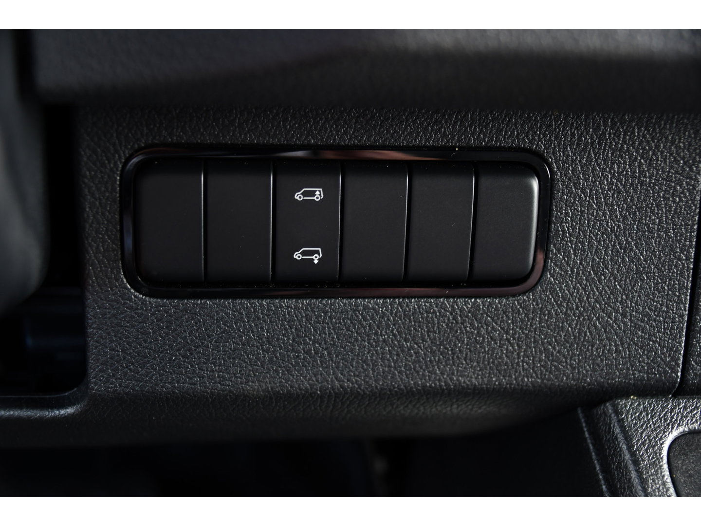 Mercedes-Benz Sprinter 319 1.9 CDI L2H2 Pro Black Edition FACELIFT! Adaptieve Cruise, luchtvering, Camera, LED, 10,5'' Mbux, Standkachel, Stoelverwarming, Sensoren, Uniek!