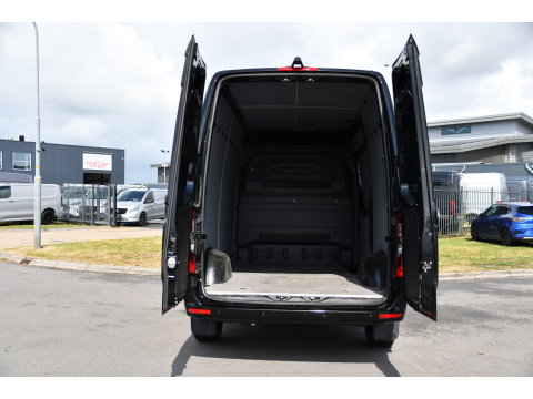 Mercedes-Benz Sprinter 319 1.9 CDI L2H2 Pro Black Edition FACELIFT! Adaptieve Cruise, luchtvering, Camera, LED, 10,5'' Mbux, Standkachel, Stoelverwarming, Sensoren, Uniek!