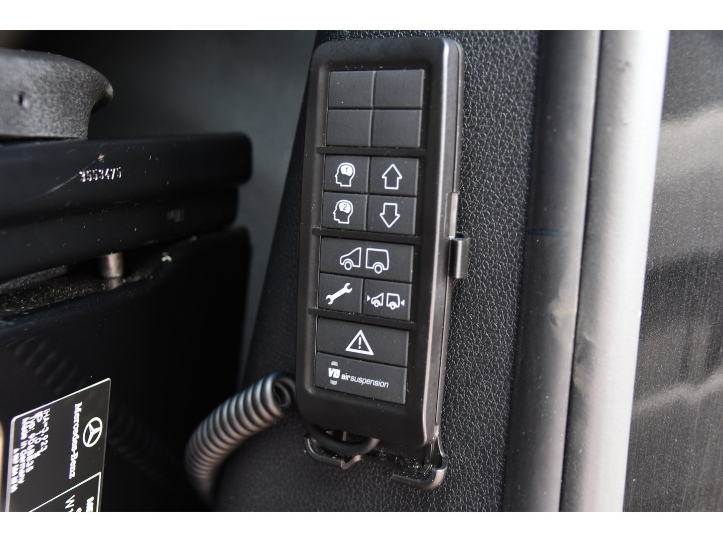 Mercedes-Benz Sprinter 319 1.9 CDI L2H2 Pro Black Edition FACELIFT! Adaptieve Cruise, luchtvering, Camera, LED, 10,5'' Mbux, Standkachel, Stoelverwarming, Sensoren, Uniek!