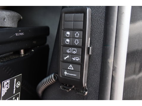 Mercedes-Benz Sprinter 319 1.9 CDI L2H2 Pro Black Edition FACELIFT! Adaptieve Cruise, luchtvering, Camera, LED, 10,5'' Mbux, Standkachel, Stoelverwarming, Sensoren, Uniek!