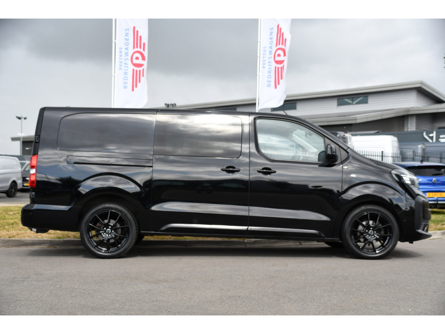 Opel Vivaro 2.2 BlueHDI L3 DC Black Edition FULL OPTIONS! Adaptieve Cruise, Camera, Virtual, 2 x Schuifdeur, Leder, Stuur/Stoel verwarming, 180pk, Automaat, LED, Uniek!
