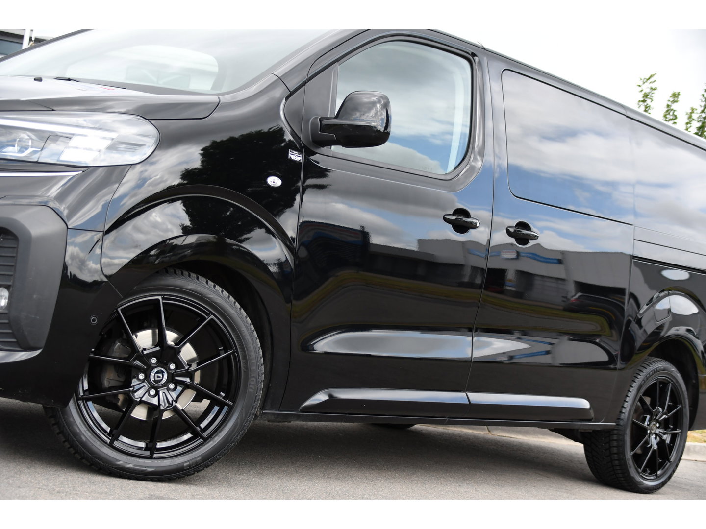 Opel Vivaro 2.2 BlueHDI L3 DC Black Edition FULL OPTIONS! Adaptieve Cruise, Camera, Virtual, 2 x Schuifdeur, Leder, Stuur/Stoel verwarming, 180pk, Automaat, LED, Uniek!