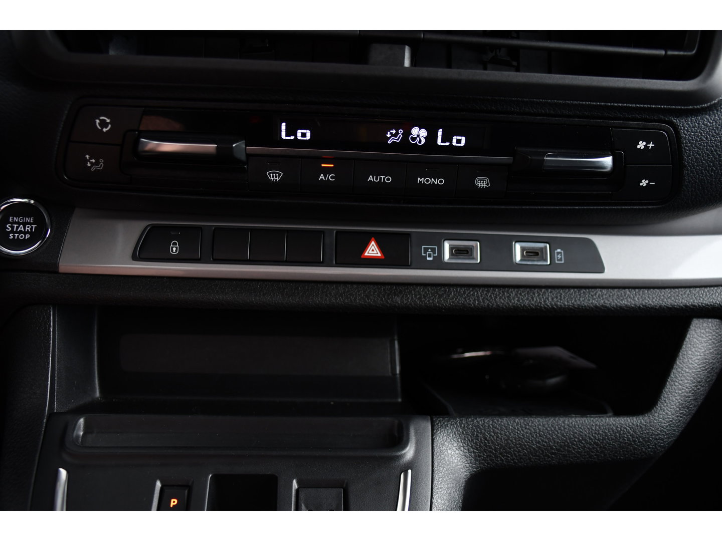 Opel Vivaro 2.2 BlueHDI L3 DC Black Edition FULL OPTIONS! Adaptieve Cruise, Camera, Virtual, 2 x Schuifdeur, Leder, Stuur/Stoel verwarming, 180pk, Automaat, LED, Uniek!