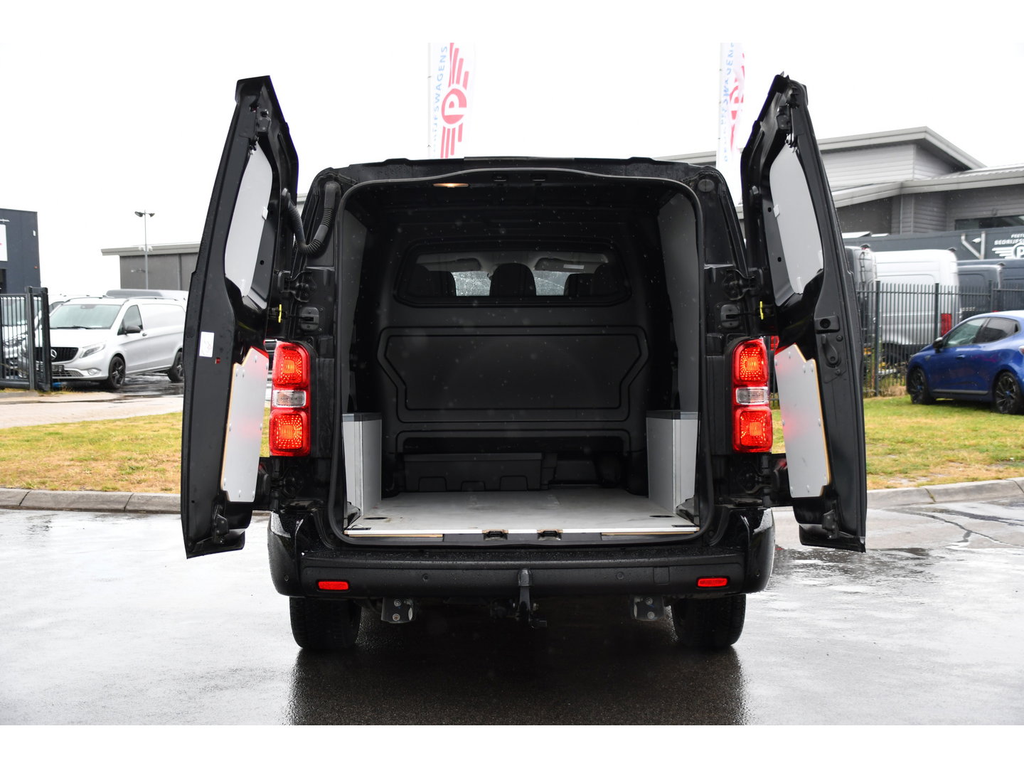 Opel Vivaro 2.2 BlueHDI L3 DC Black Edition FULL OPTIONS! Adaptieve Cruise, Camera, Virtual, 2 x Schuifdeur, Leder, Stuur/Stoel verwarming, 180pk, Automaat, LED, Uniek!
