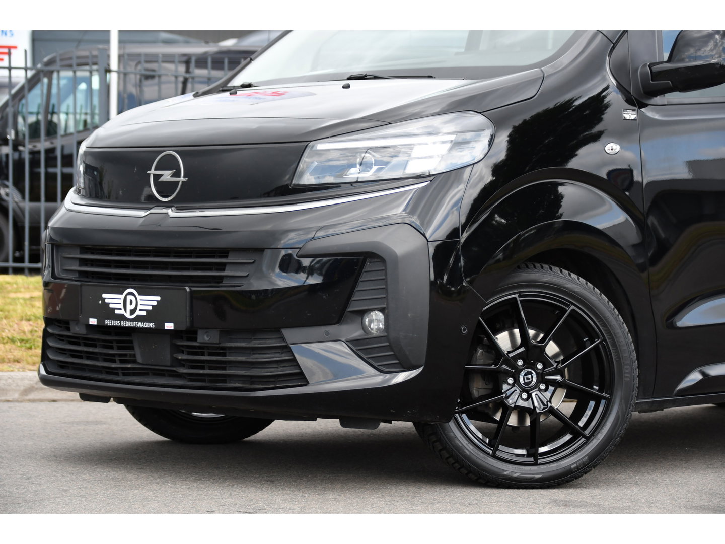 Opel Vivaro 2.2 BlueHDI L3 DC Black Edition FULL OPTIONS! Adaptieve Cruise, Camera, Virtual, 2 x Schuifdeur, Leder, Stuur/Stoel verwarming, 180pk, Automaat, LED, Uniek!