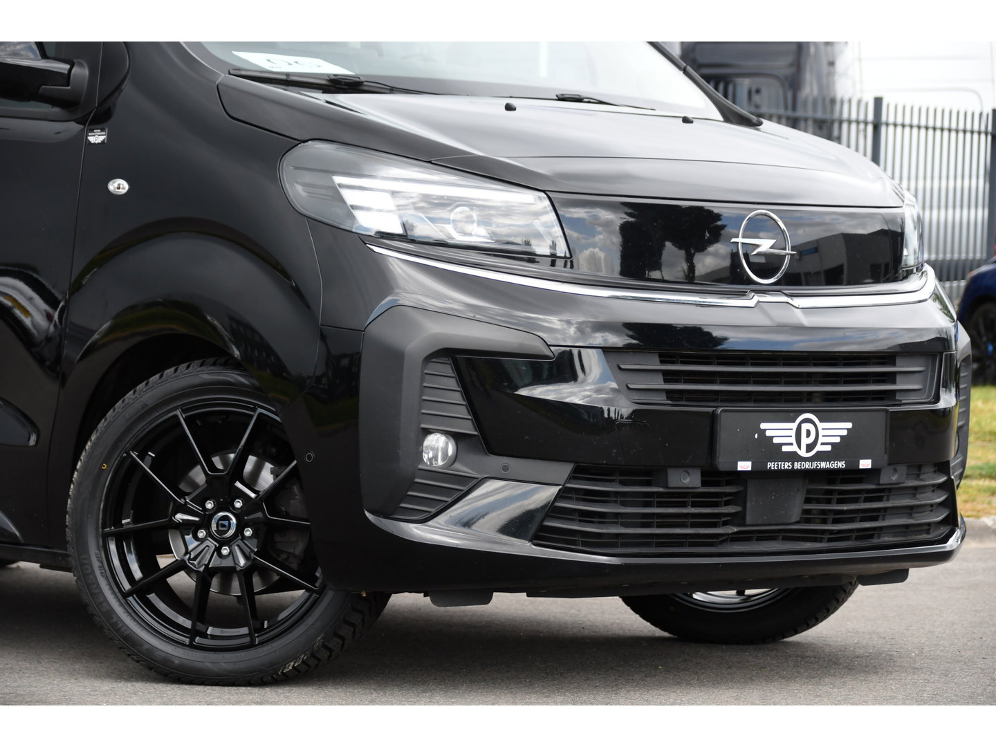 Opel Vivaro 2.2 BlueHDI L3 DC Black Edition FULL OPTIONS! Adaptieve Cruise, Camera, Virtual, 2 x Schuifdeur, Leder, Stuur/Stoel verwarming, 180pk, Automaat, LED, Uniek!
