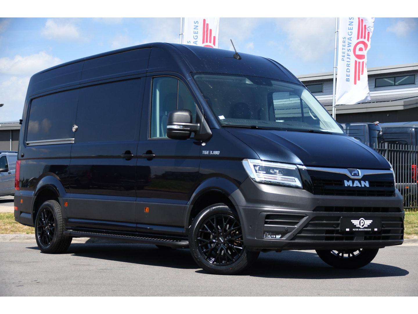MAN TGE 3.180 35 2.0 L3H3 PB Edition Adaptieve Cruise, Camera, Carplay, LED, Clima, Stoelverwarming, Sensoren, Trekhaak, 177pk, Automaat, Uniek!