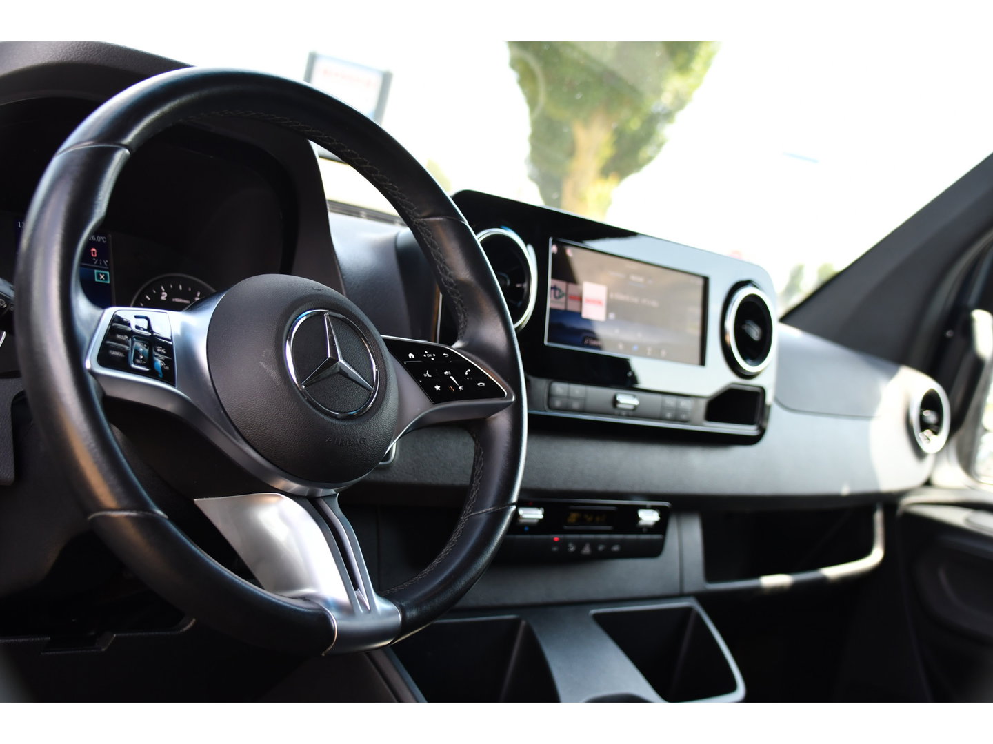 Mercedes-Benz Sprinter 315 1.9 CDI L2 Pro PB Edition FACELIFT! Adaptieve Cruise, Camera, Carplay, LED, Automaat, 10,5'' Mbux, 150pk, Clima, binnenspiegel camera, Uniek!