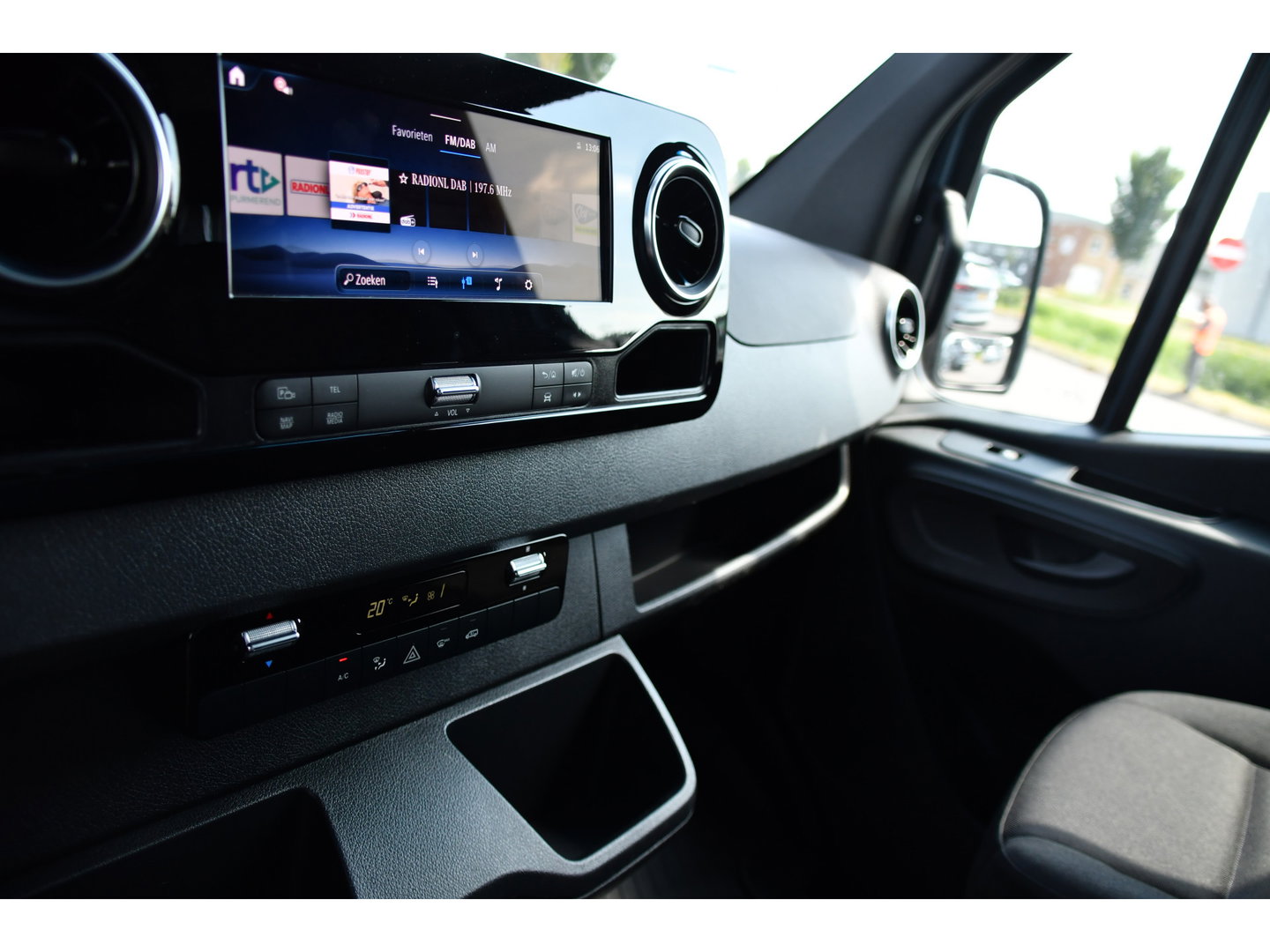 Mercedes-Benz Sprinter 315 1.9 CDI L2 Pro PB Edition FACELIFT! Adaptieve Cruise, Camera, Carplay, LED, Automaat, 10,5'' Mbux, 150pk, Clima, binnenspiegel camera, Uniek!