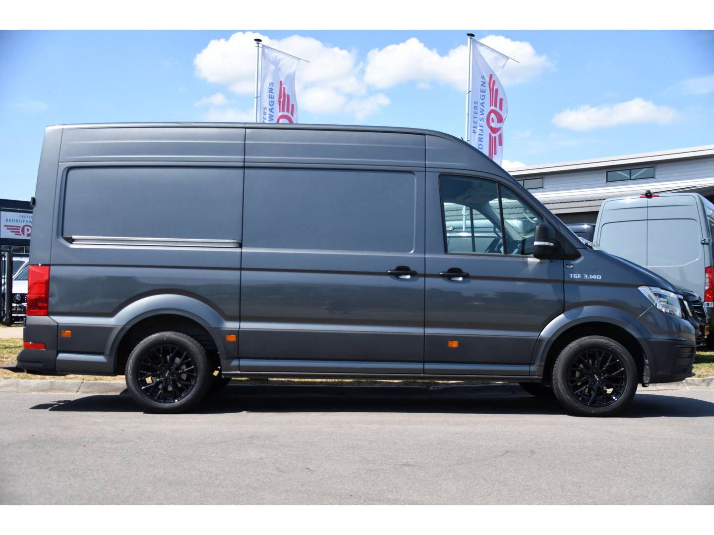 MAN TGE 3.140 35 2.0 L3H3 PB Edition Camera, Carplay, LED, Automaat, 140pk, Geveerde stoel, Trekhaak, Multimedia, Sensoren, Uniek!