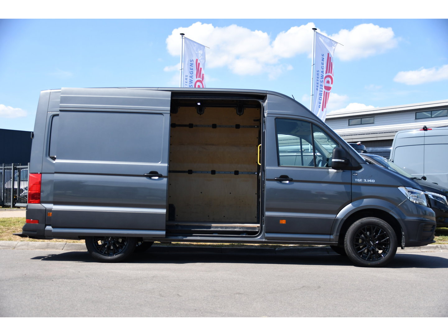 MAN TGE 3.140 35 2.0 L3H3 PB Edition Camera, Carplay, LED, Automaat, 140pk, Geveerde stoel, Trekhaak, Multimedia, Sensoren, Uniek!