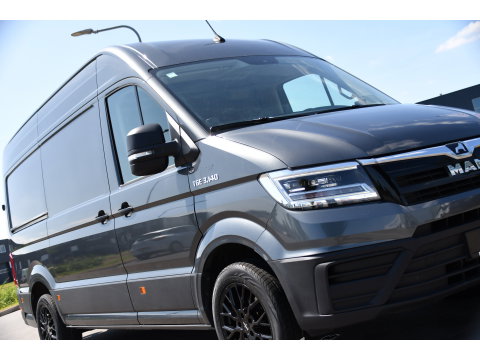 MAN TGE 3.140 35 2.0 L3H3 PB Edition Camera, Carplay, LED, Automaat, 140pk, Geveerde stoel, Trekhaak, Multimedia, Sensoren, Uniek!