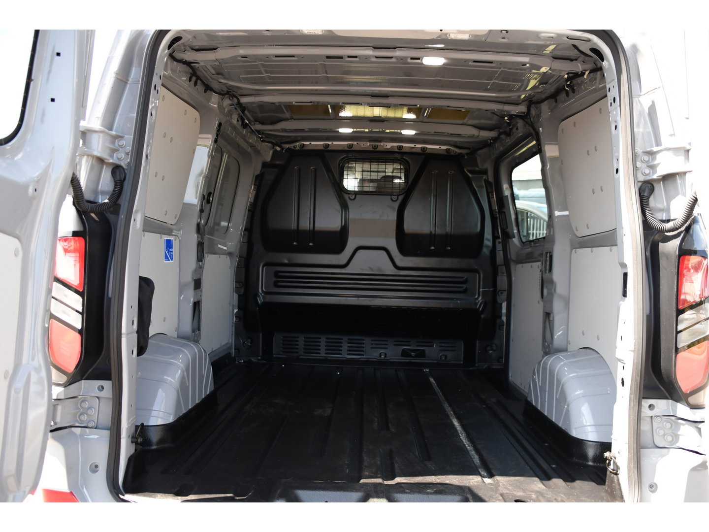 Ford Transit Custom 300 2.0 TDCI L1H1 Limited PB Edition Virtual, Camera, Cruise, Carplaym LED, Stoelverwarming, 136pk, Automaat, Luxe stoel, Sensoren, Multimedia, Uniek!
