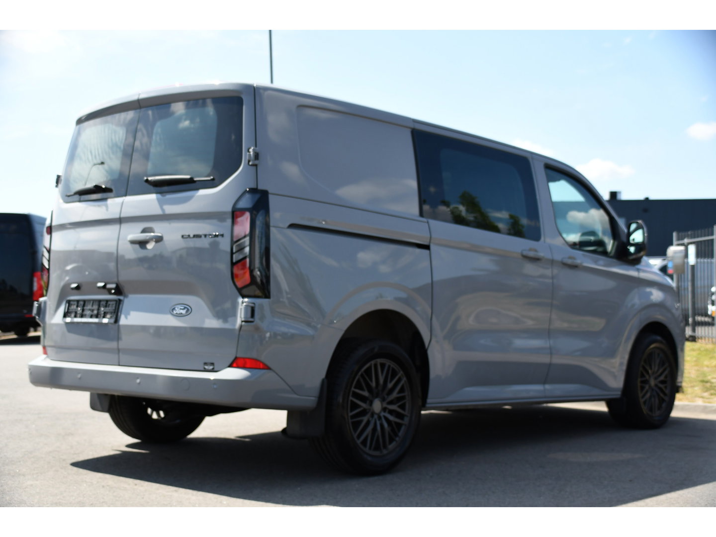 Ford Transit Custom 300 2.0 TDCI L1H1 Limited PB Edition Virtual, Camera, Cruise, Carplaym LED, Stoelverwarming, 136pk, Automaat, Luxe stoel, Sensoren, Multimedia, Uniek!
