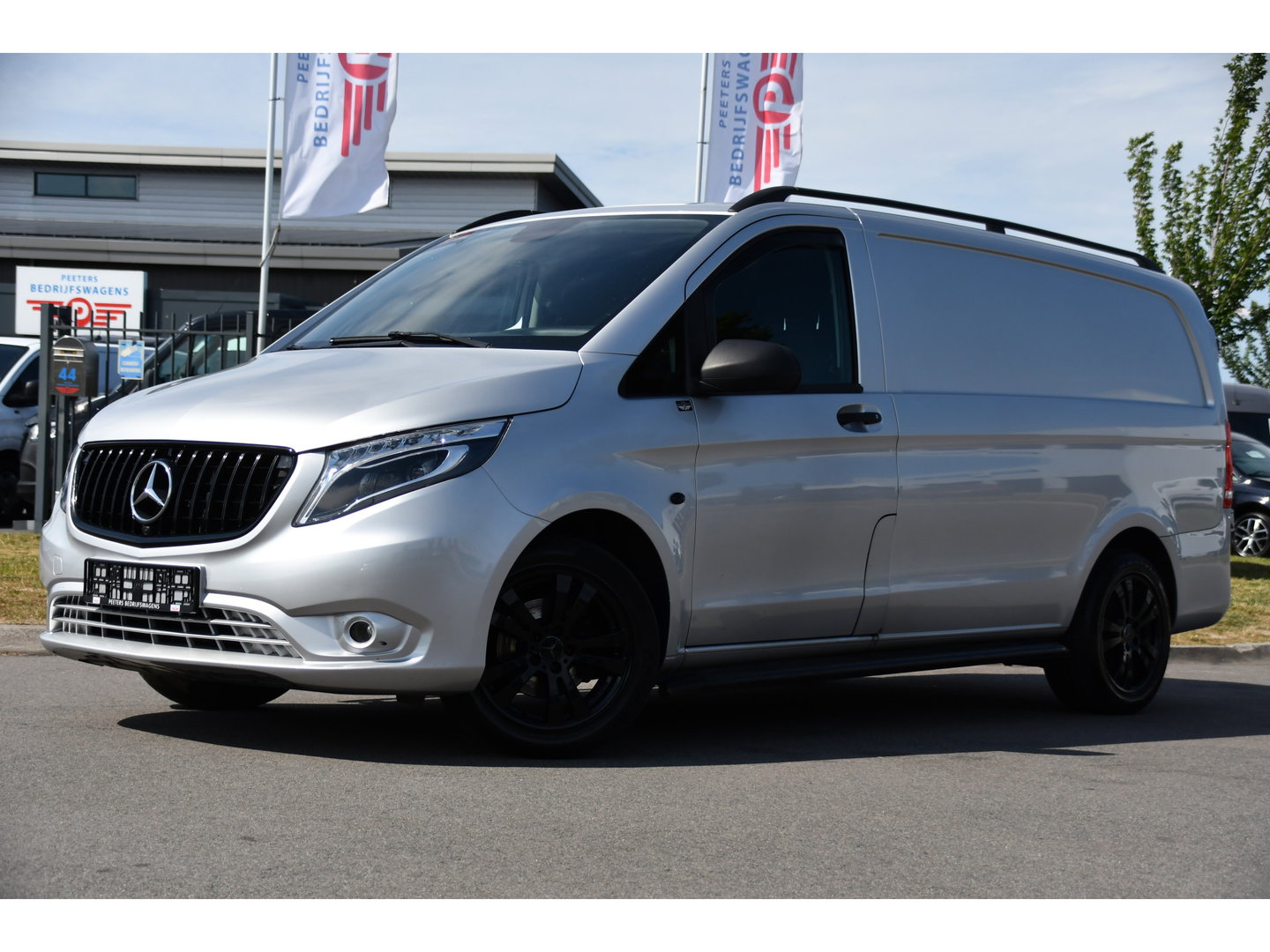 Mercedes-Benz Vito 116 CDI L2 AMG Edition Camera, Cruise, LED, 164pk, Stoelverwarming, Trekhaak, Automaat, Standkachel, Airco, Uniek!