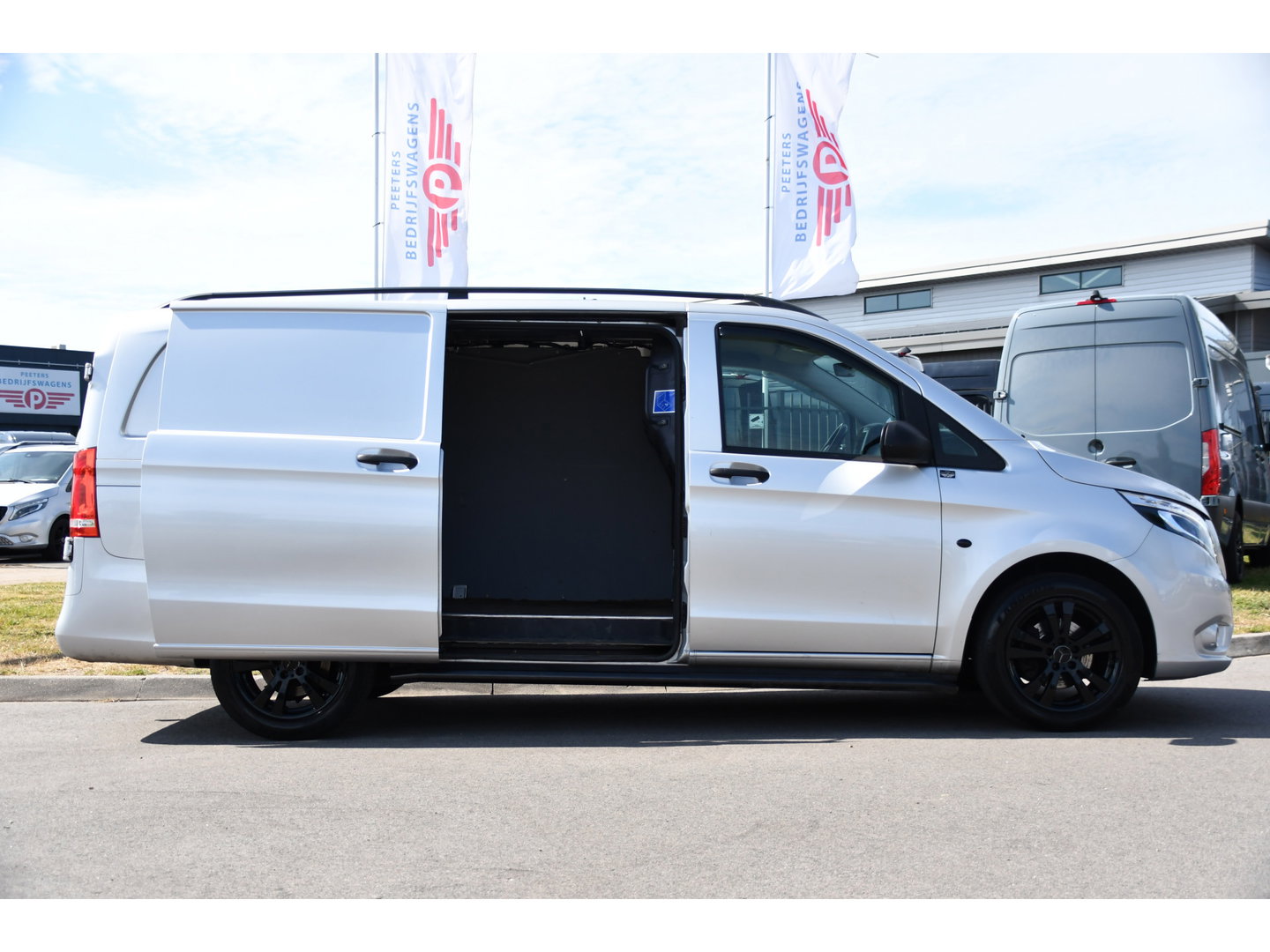 Mercedes-Benz Vito 116 CDI L2 AMG Edition Camera, Cruise, LED, 164pk, Stoelverwarming, Trekhaak, Automaat, Standkachel, Airco, Uniek!