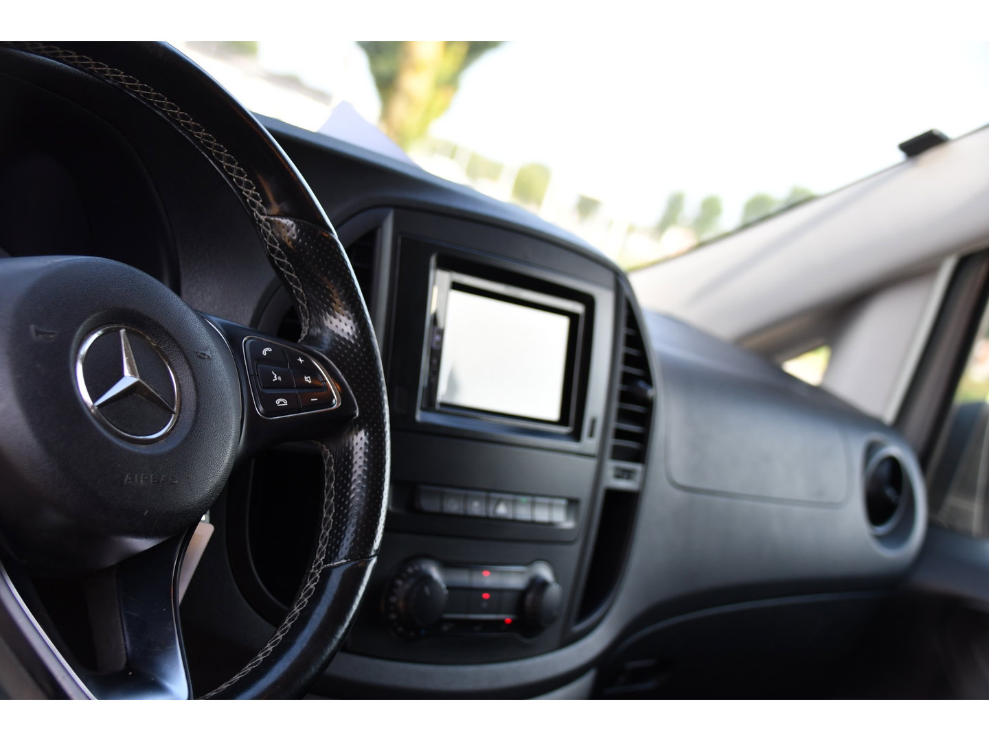 Mercedes-Benz Vito 116 CDI L2 AMG Edition Camera, Cruise, LED, 164pk, Stoelverwarming, Trekhaak, Automaat, Standkachel, Airco, Uniek!