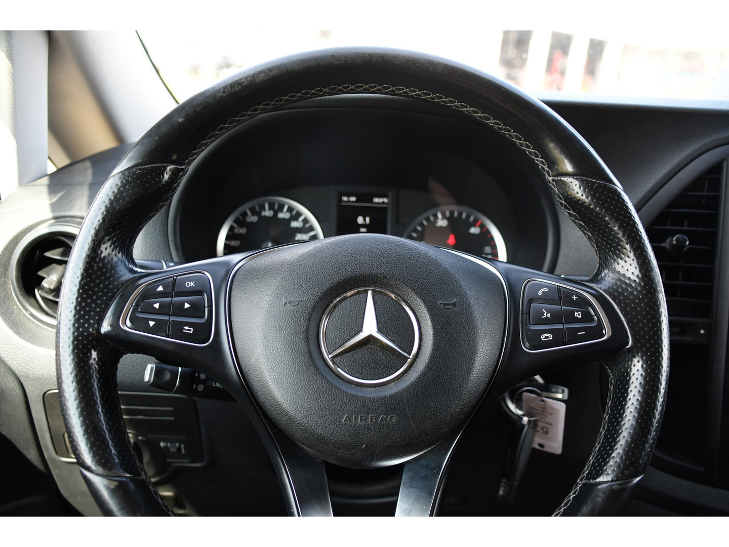 Mercedes-Benz Vito 116 CDI L2 AMG Edition Camera, Cruise, LED, 164pk, Stoelverwarming, Trekhaak, Automaat, Standkachel, Airco, Uniek!