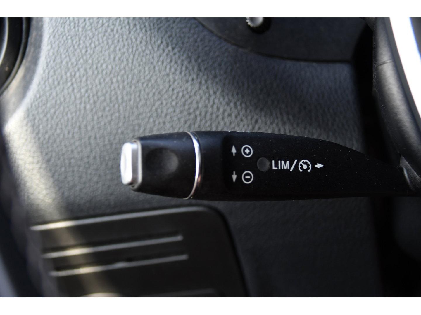 Mercedes-Benz Vito 116 CDI L2 AMG Edition Camera, Cruise, LED, 164pk, Stoelverwarming, Trekhaak, Automaat, Standkachel, Airco, Uniek!