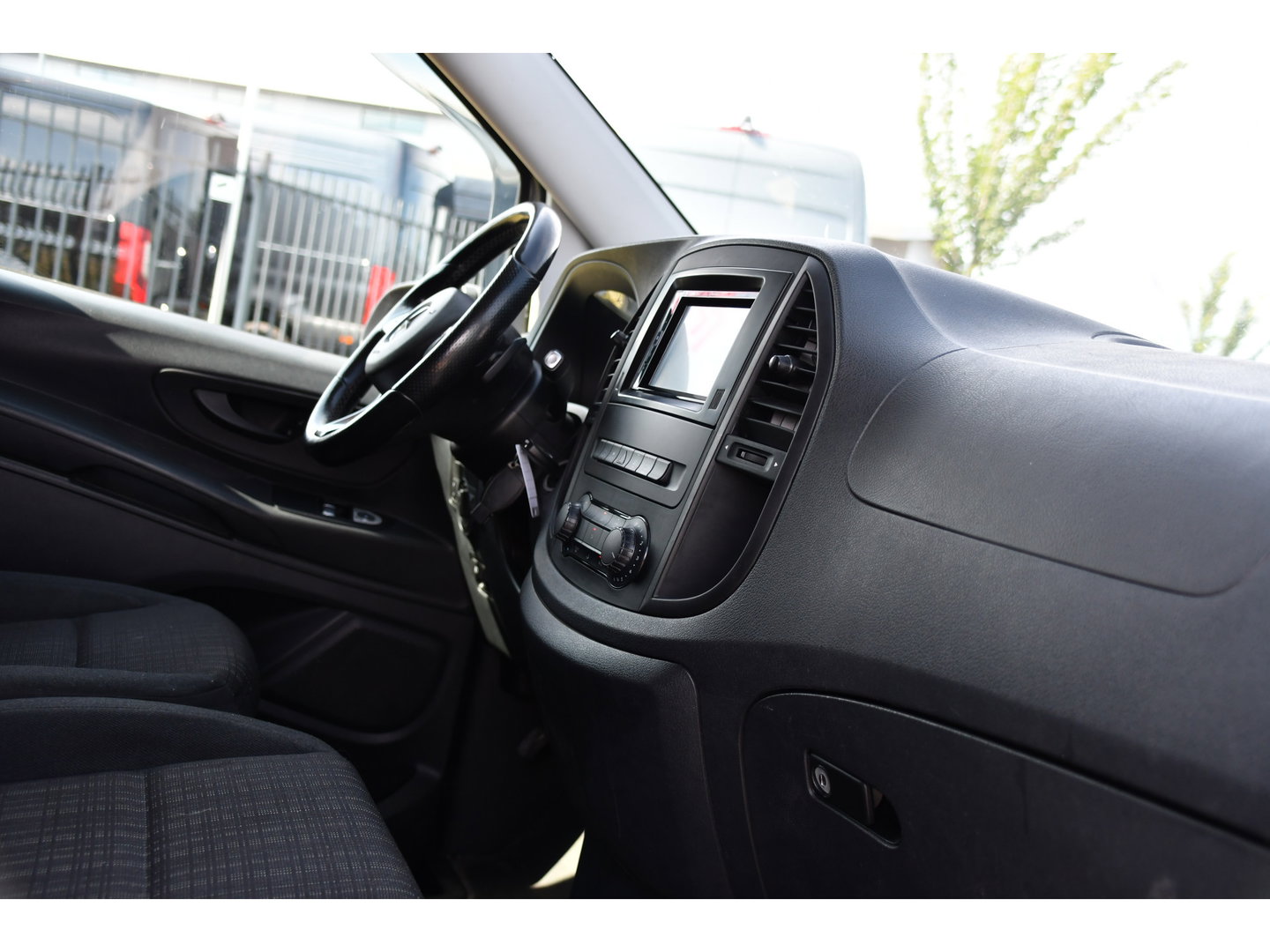Mercedes-Benz Vito 116 CDI L2 AMG Edition Camera, Cruise, LED, 164pk, Stoelverwarming, Trekhaak, Automaat, Standkachel, Airco, Uniek!
