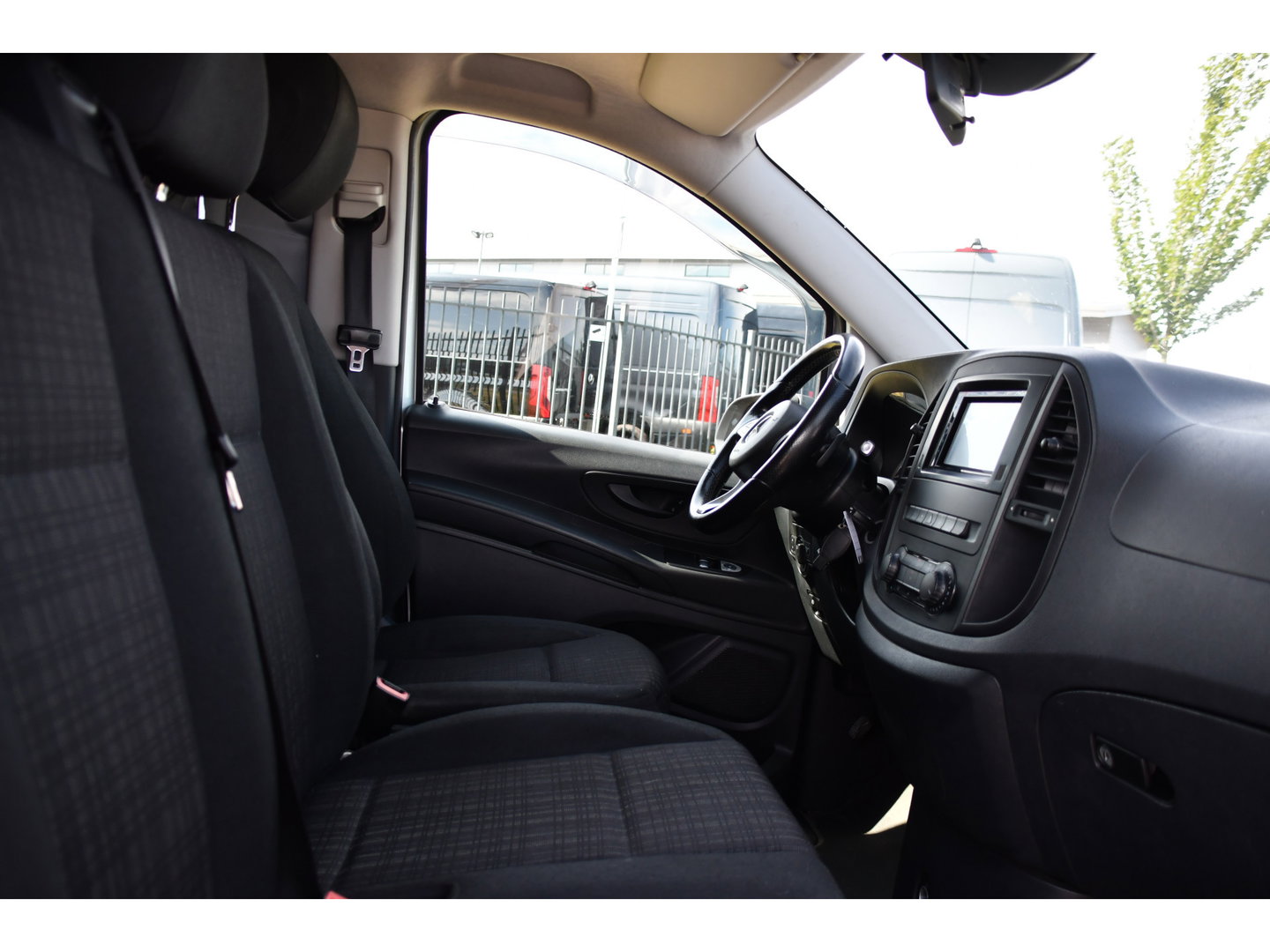 Mercedes-Benz Vito 116 CDI L2 AMG Edition Camera, Cruise, LED, 164pk, Stoelverwarming, Trekhaak, Automaat, Standkachel, Airco, Uniek!