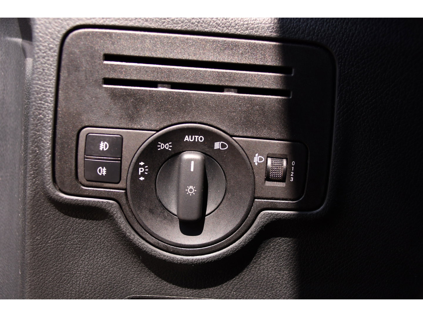 Mercedes-Benz Vito 116 CDI L2 AMG Edition Camera, Cruise, LED, 164pk, Stoelverwarming, Trekhaak, Automaat, Standkachel, Airco, Uniek!