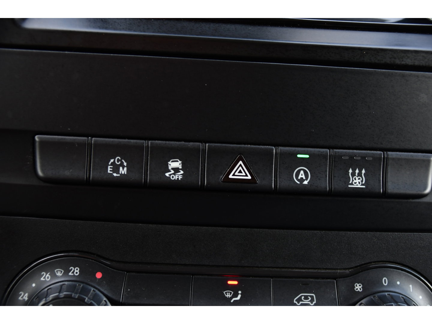 Mercedes-Benz Vito 116 CDI L2 AMG Edition Camera, Cruise, LED, 164pk, Stoelverwarming, Trekhaak, Automaat, Standkachel, Airco, Uniek!