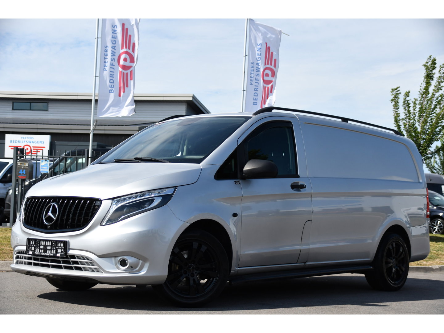 Mercedes-Benz Vito 116 CDI L2 AMG Edition Camera, Cruise, LED, 164pk, Stoelverwarming, Trekhaak, Automaat, Standkachel, Airco, Uniek!
