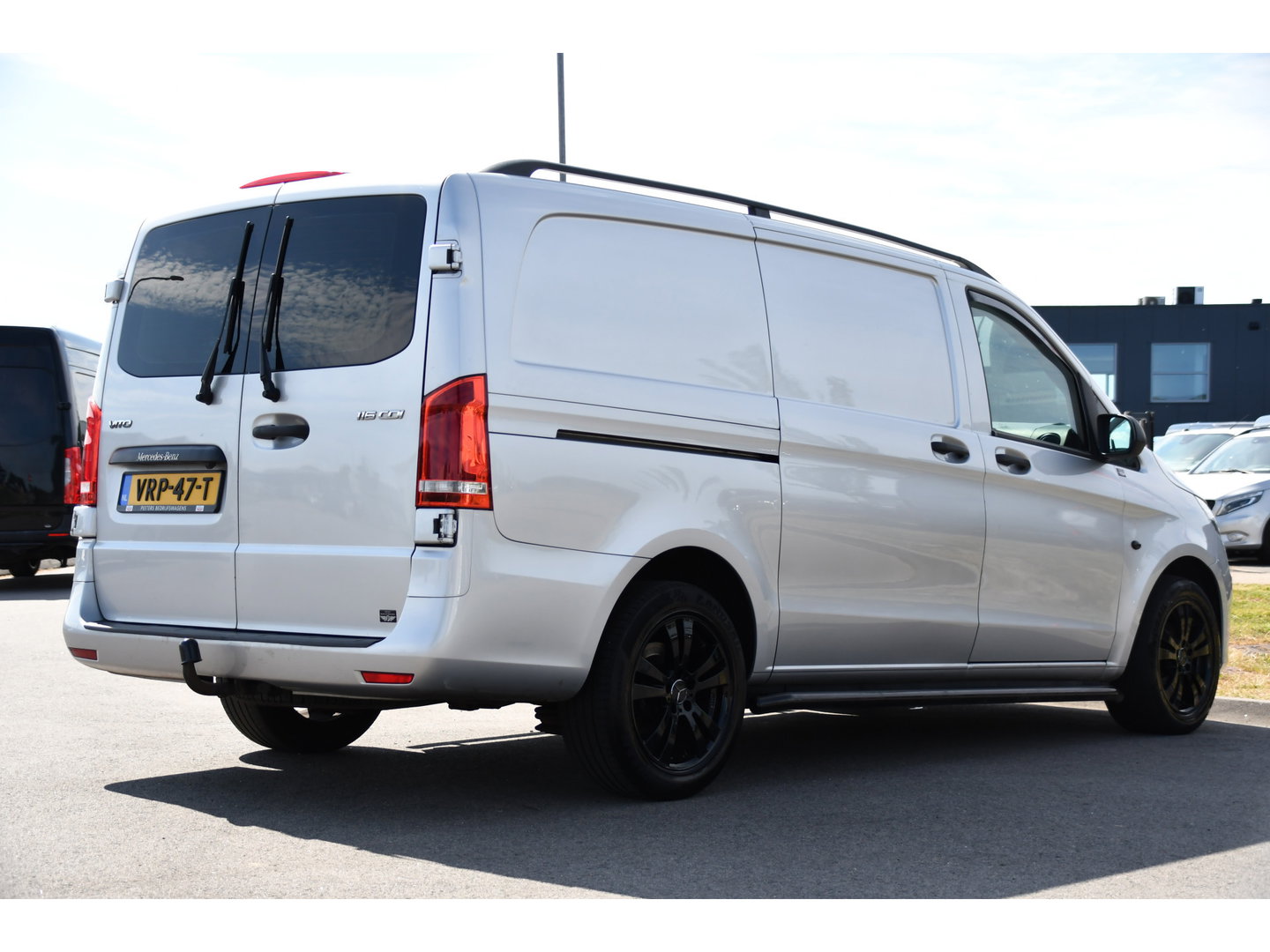 Mercedes-Benz Vito 116 CDI L2 AMG Edition Camera, Cruise, LED, 164pk, Stoelverwarming, Trekhaak, Automaat, Standkachel, Airco, Uniek!