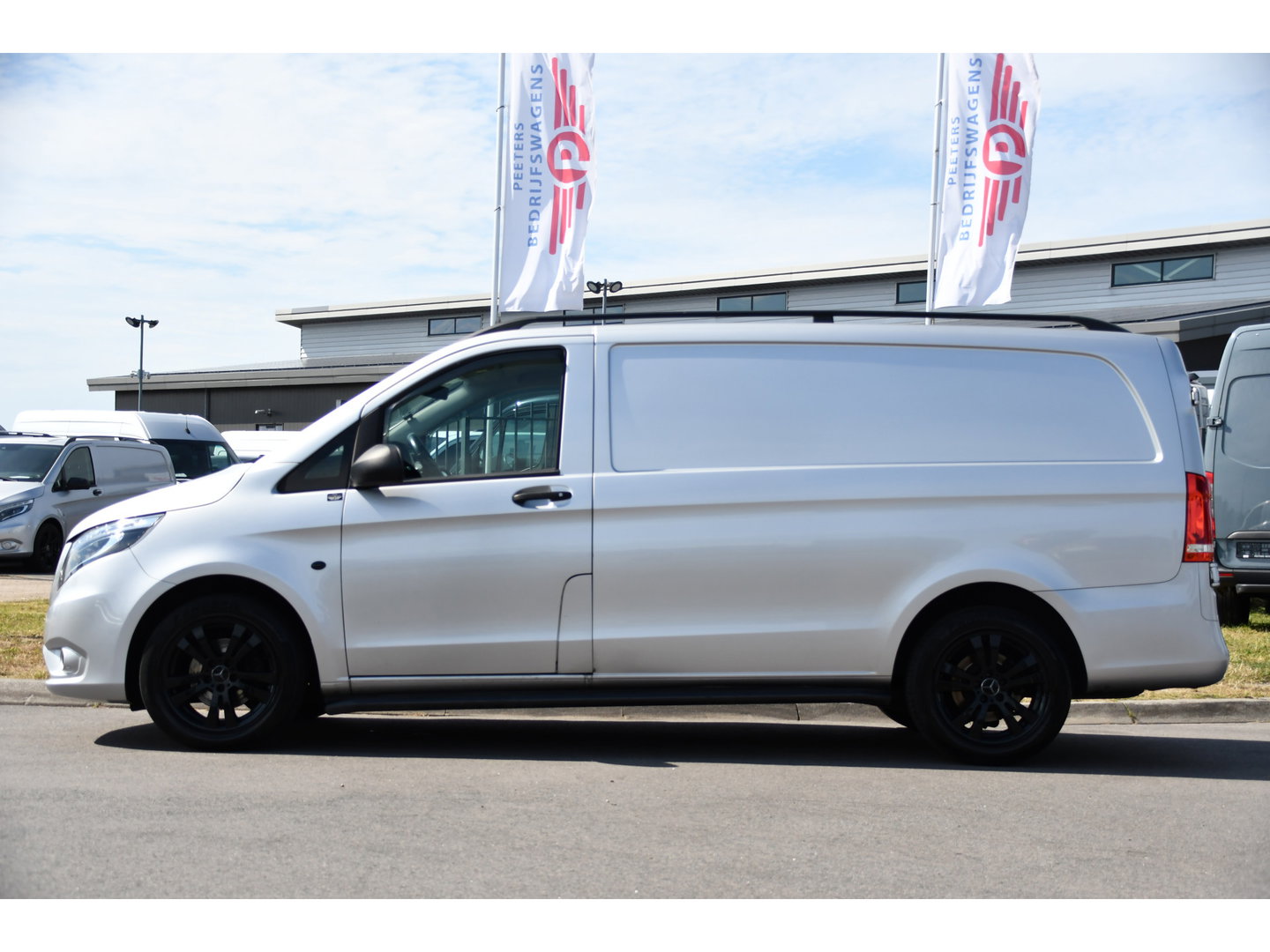 Mercedes-Benz Vito 116 CDI L2 AMG Edition Camera, Cruise, LED, 164pk, Stoelverwarming, Trekhaak, Automaat, Standkachel, Airco, Uniek!