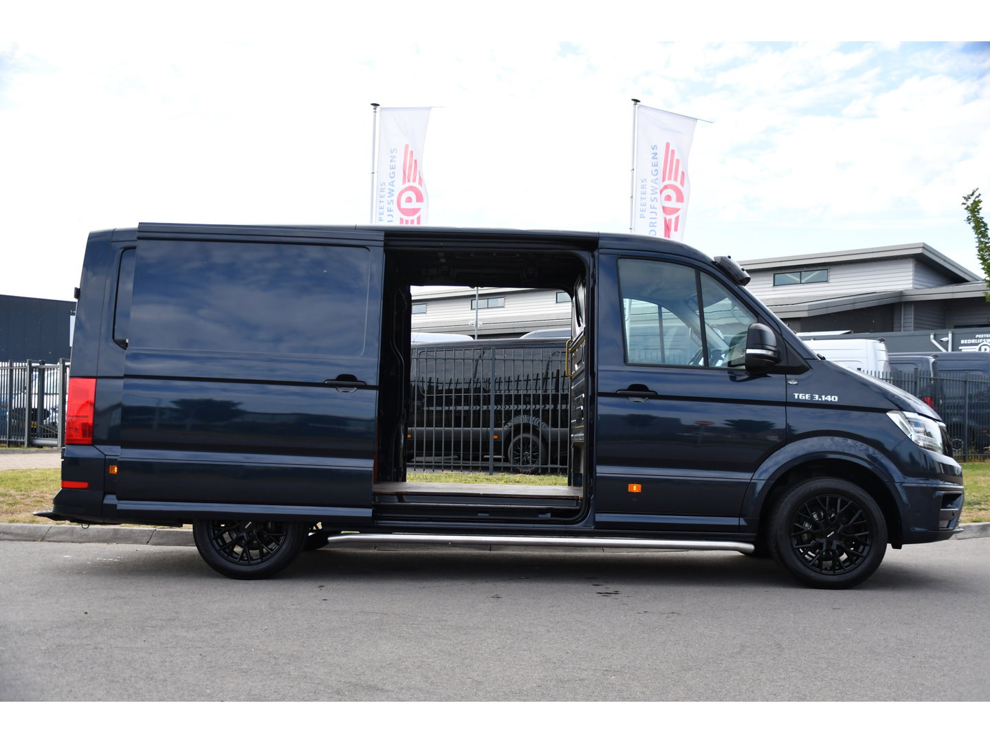 MAN TGE 3.140 35 2.0 L3H3 PB Edition Adaptieve Cruise, Camera, Carplay, LED, 2 x Schuifdeur, Clima, Stoelverwarming, Automaat, Sensoren, Trekhaak, 140pk, Uniek!