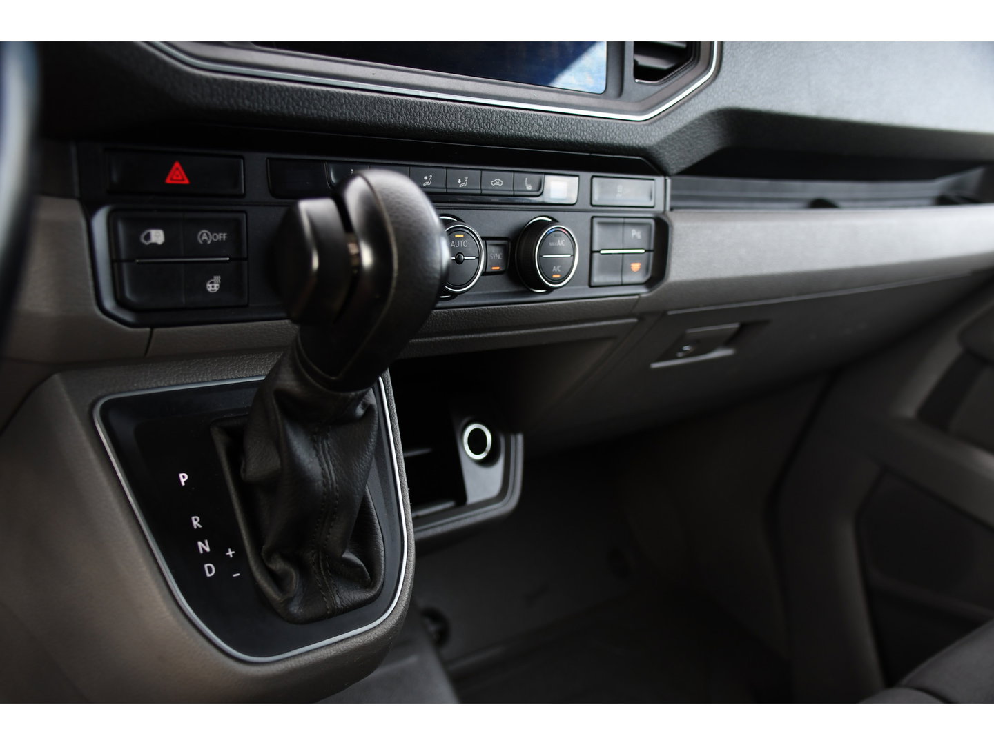 MAN TGE 3.140 35 2.0 L3H3 PB Edition Adaptieve Cruise, Camera, Carplay, LED, 2 x Schuifdeur, Clima, Stoelverwarming, Automaat, Sensoren, Trekhaak, 140pk, Uniek!