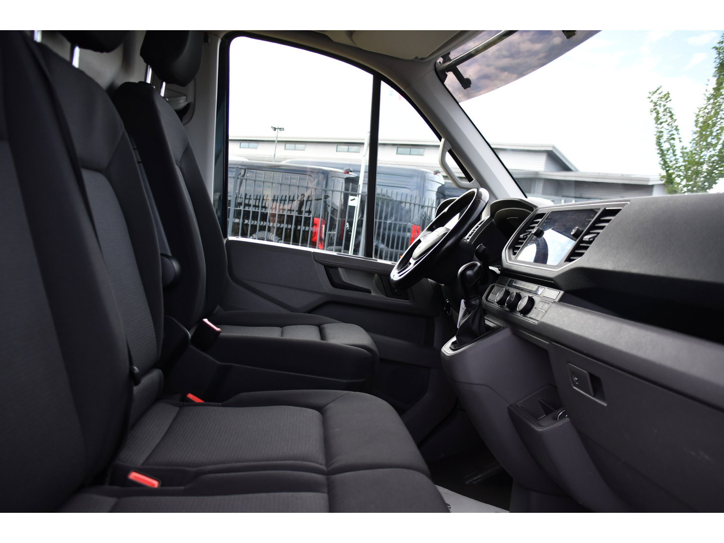 MAN TGE 3.140 35 2.0 L3H3 PB Edition Adaptieve Cruise, Camera, Carplay, LED, 2 x Schuifdeur, Clima, Stoelverwarming, Automaat, Sensoren, Trekhaak, 140pk, Uniek!