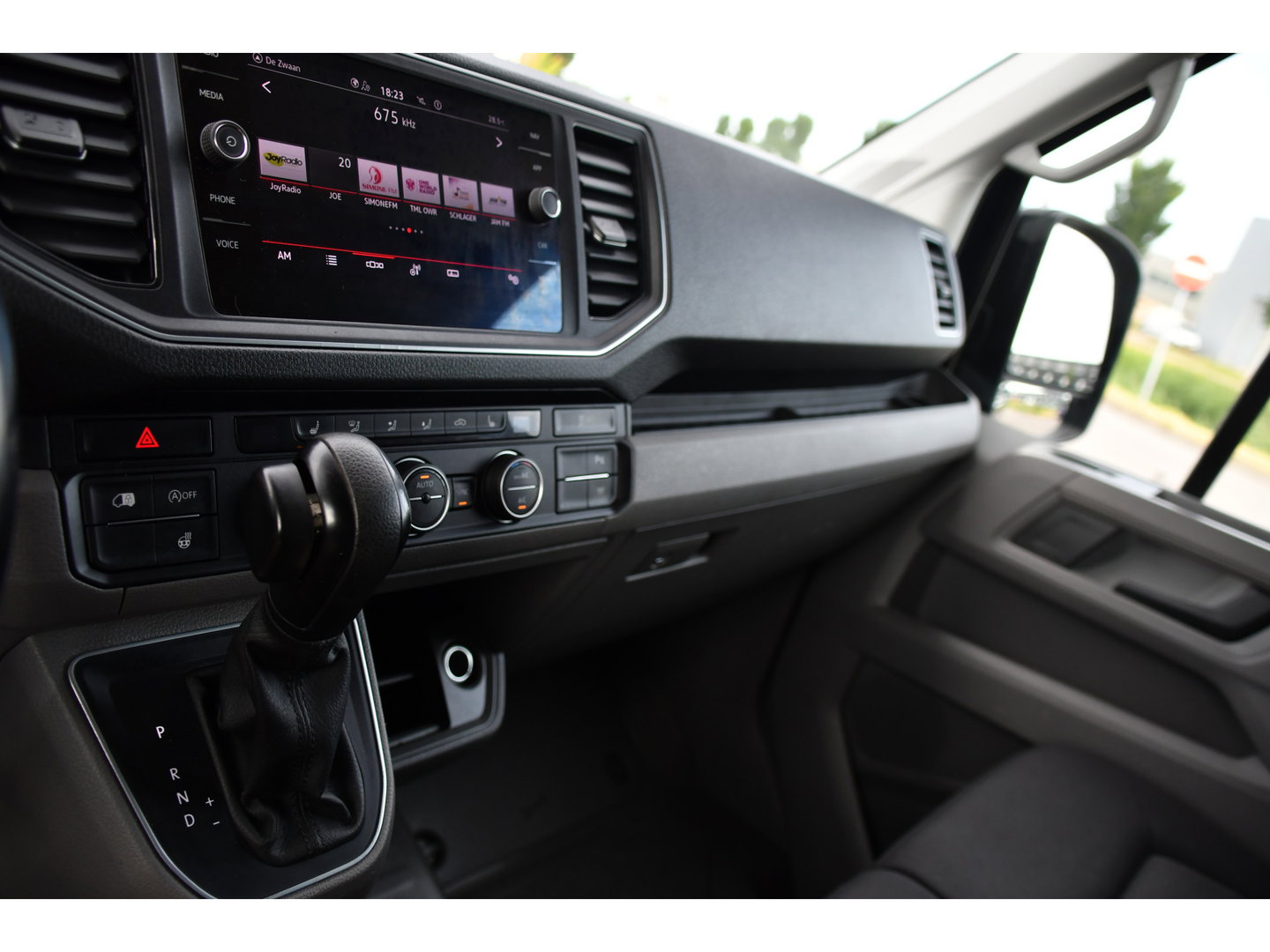 MAN TGE 3.140 35 2.0 L3H3 PB Edition Adaptieve Cruise, Camera, Carplay, LED, 2 x Schuifdeur, Clima, Stoelverwarming, Automaat, Sensoren, Trekhaak, 140pk, Uniek!