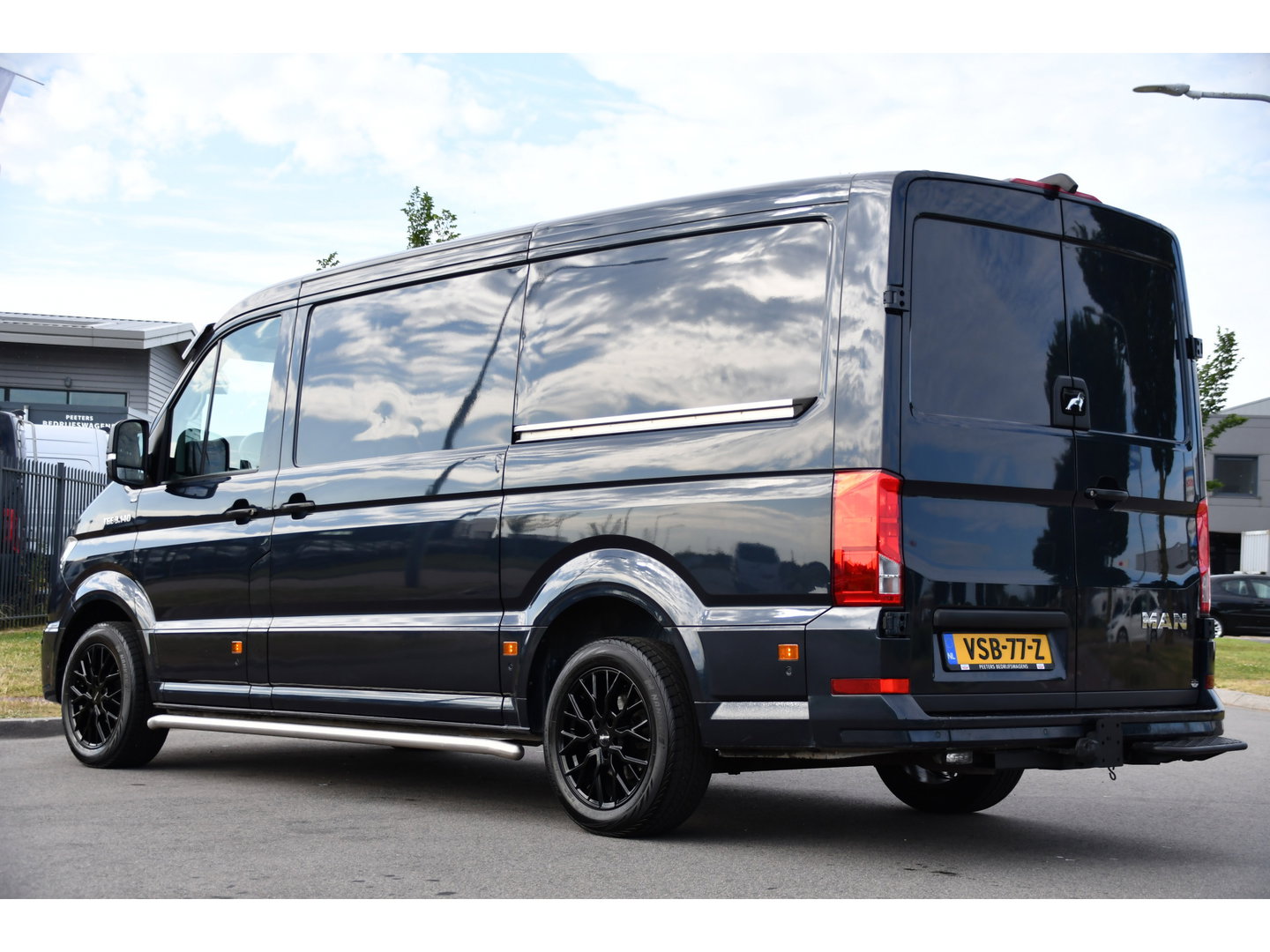 MAN TGE 3.140 35 2.0 L3H3 PB Edition Adaptieve Cruise, Camera, Carplay, LED, 2 x Schuifdeur, Clima, Stoelverwarming, Automaat, Sensoren, Trekhaak, 140pk, Uniek!