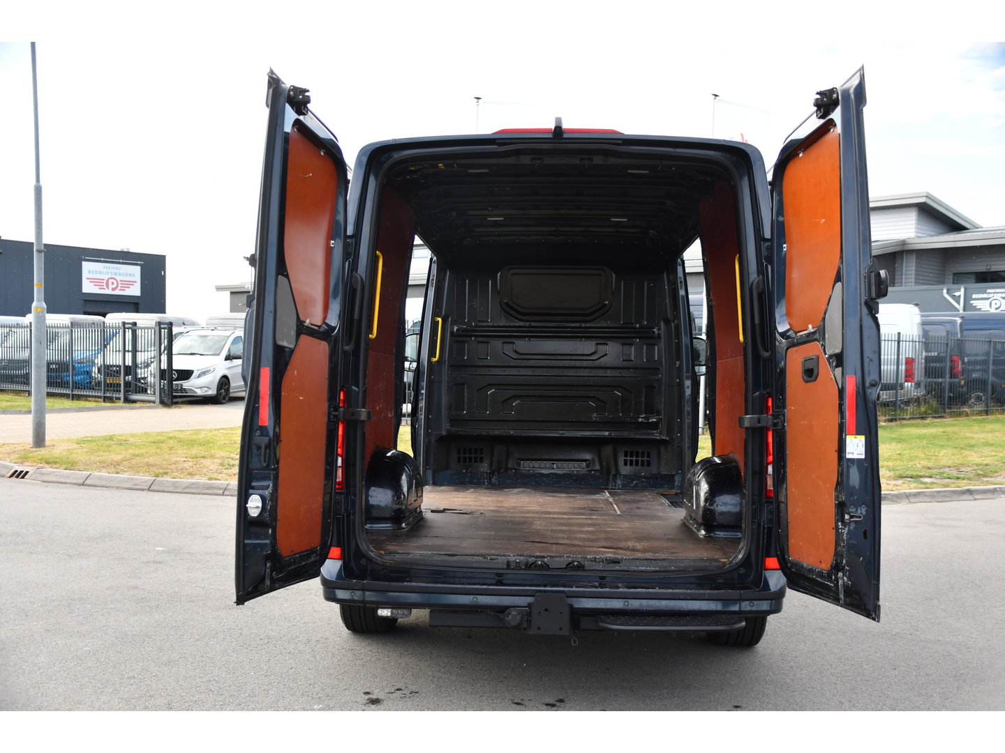 MAN TGE 3.140 35 2.0 L3H3 PB Edition Adaptieve Cruise, Camera, Carplay, LED, 2 x Schuifdeur, Clima, Stoelverwarming, Automaat, Sensoren, Trekhaak, 140pk, Uniek!