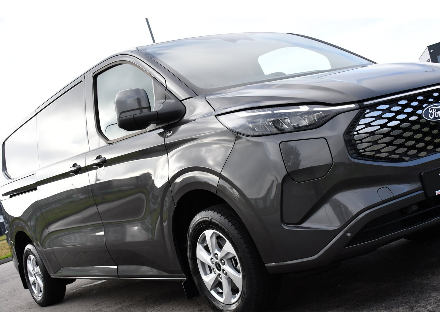 Ford E-Transit Custom 340 L2H1 Limited 65 kWh Virtual, Adaptieve Cruise, Camera, Carplay, Stoelverwarming, LED, 218pk, NAVI, Uniek!