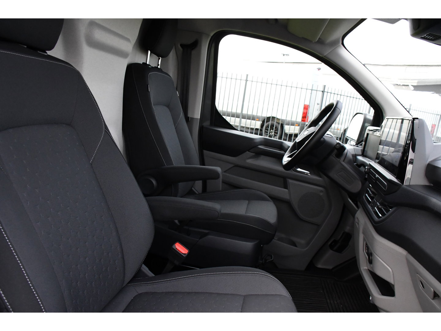 Ford E-Transit Custom 340 L2H1 Limited 65 kWh Virtual, Adaptieve Cruise, Camera, Carplay, Stoelverwarming, LED, 218pk, NAVI, Uniek!