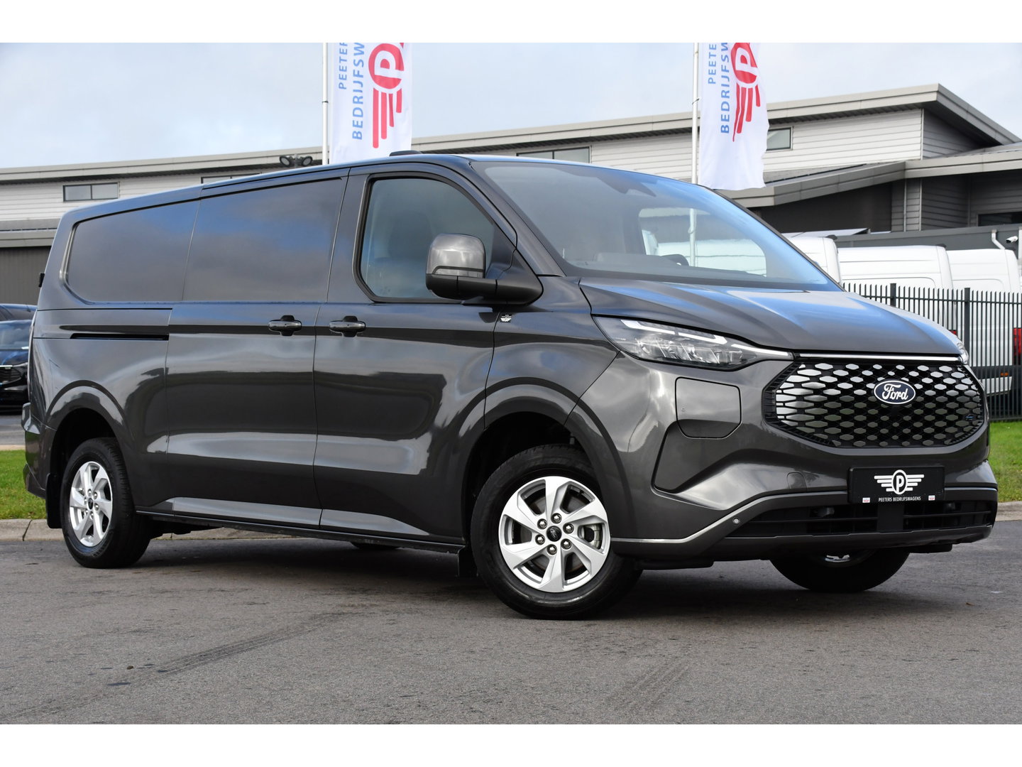 Ford E-Transit Custom 340 L2H1 Limited 65 kWh Virtual, Adaptieve Cruise, Camera, Carplay, Stoelverwarming, LED, 218pk, NAVI, Uniek!