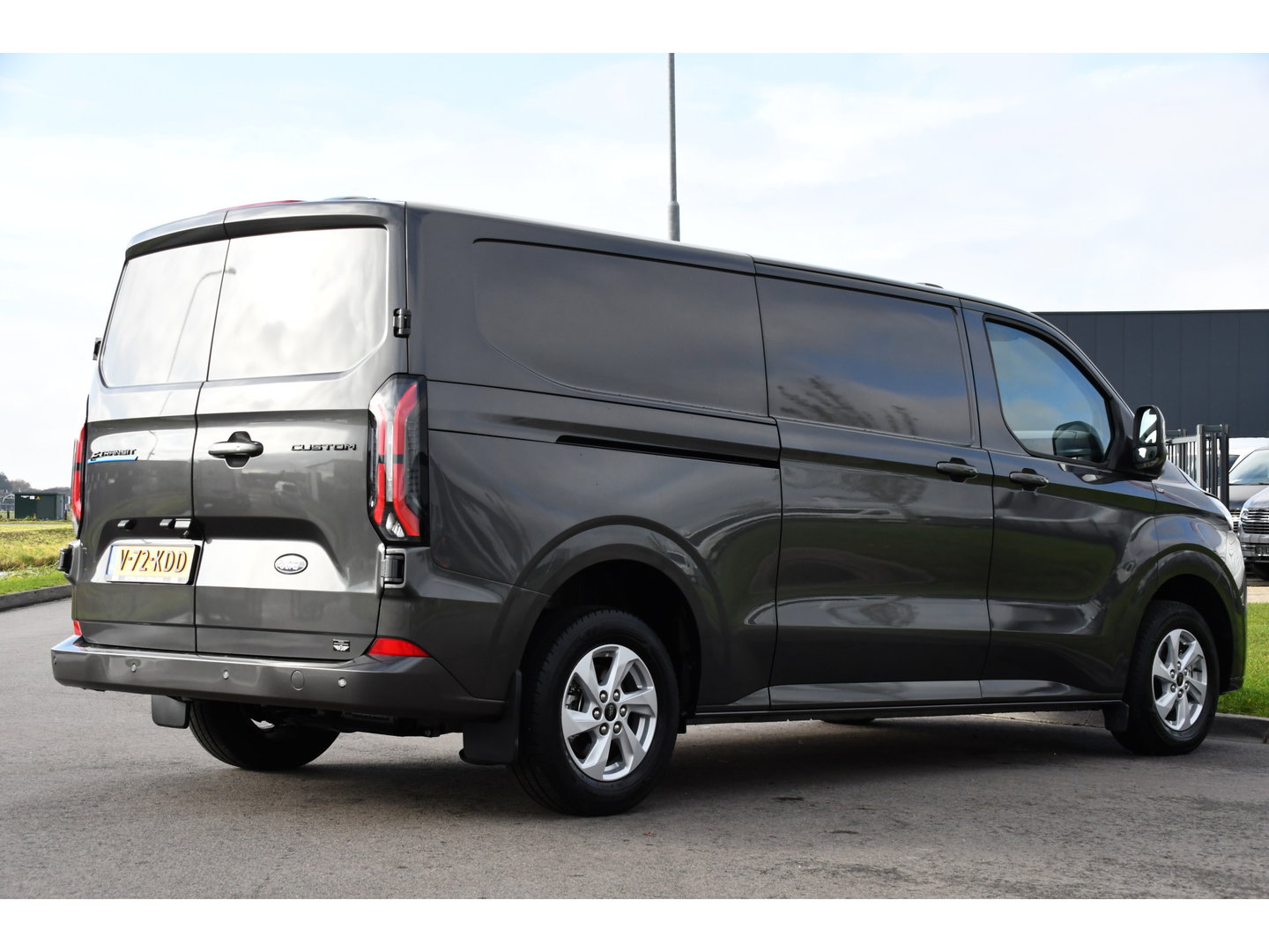 Ford E-Transit Custom 340 L2H1 Limited 65 kWh Virtual, Adaptieve Cruise, Camera, Carplay, Stoelverwarming, LED, 218pk, NAVI, Uniek!