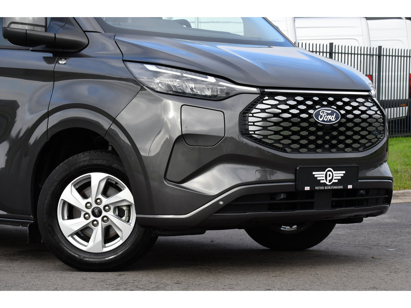 Ford E-Transit Custom 340 L2H1 Limited 65 kWh Virtual, Adaptieve Cruise, Camera, Carplay, Stoelverwarming, LED, 218pk, NAVI, Uniek!