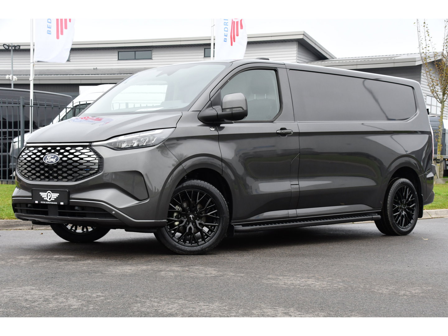 Ford E-Transit Cust. 340 L2H1 Limited 65 kWh PB Edition Virtual, Adaptieve Cruise, Camera, Carplay, Stoelverwarming, LED, 218pk, NAVI, Uniek!