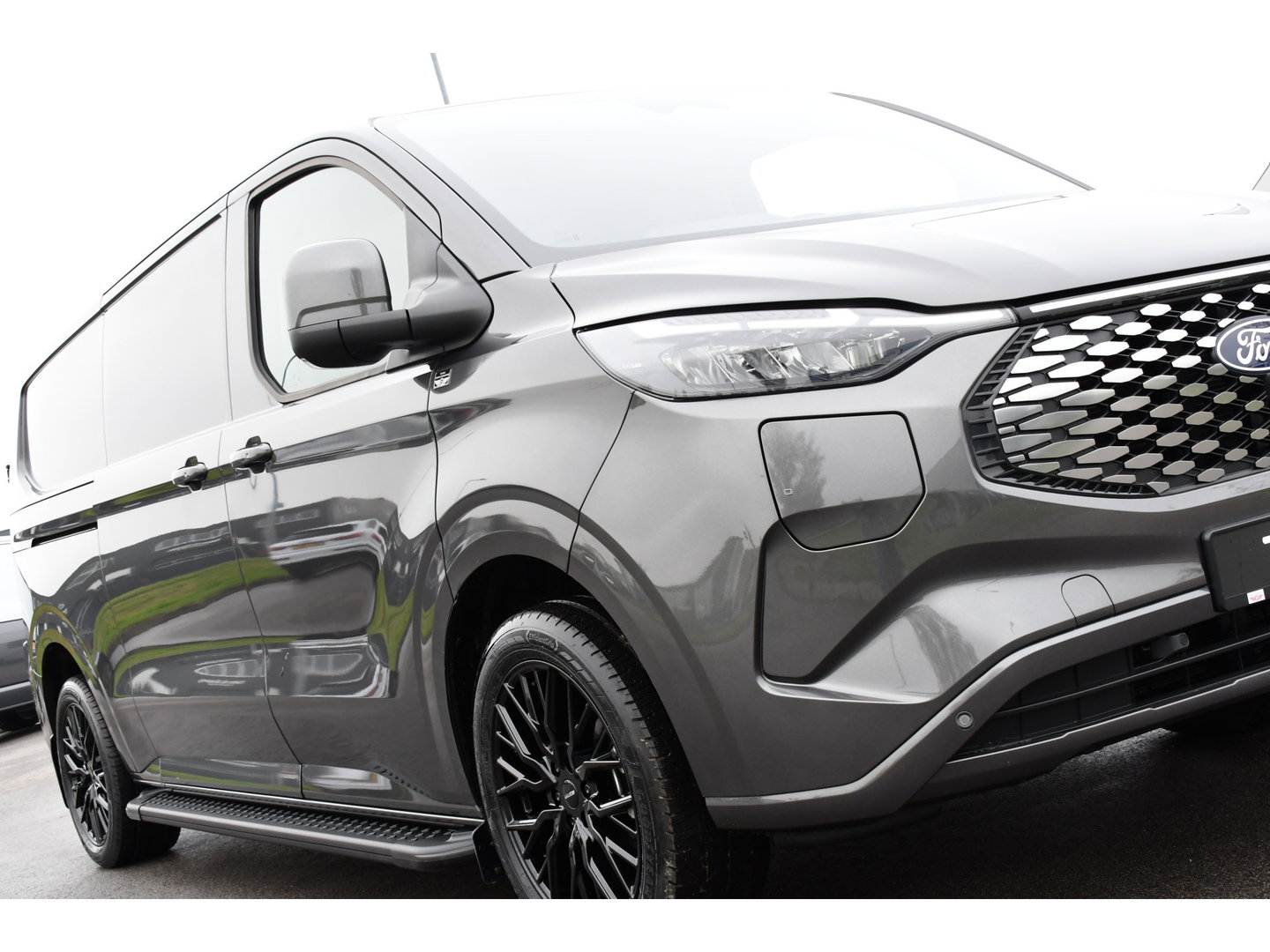 Ford E-Transit Cust. 340 L2H1 Limited 65 kWh PB Edition Virtual, Adaptieve Cruise, Camera, Carplay, Stoelverwarming, LED, 218pk, NAVI, Uniek!