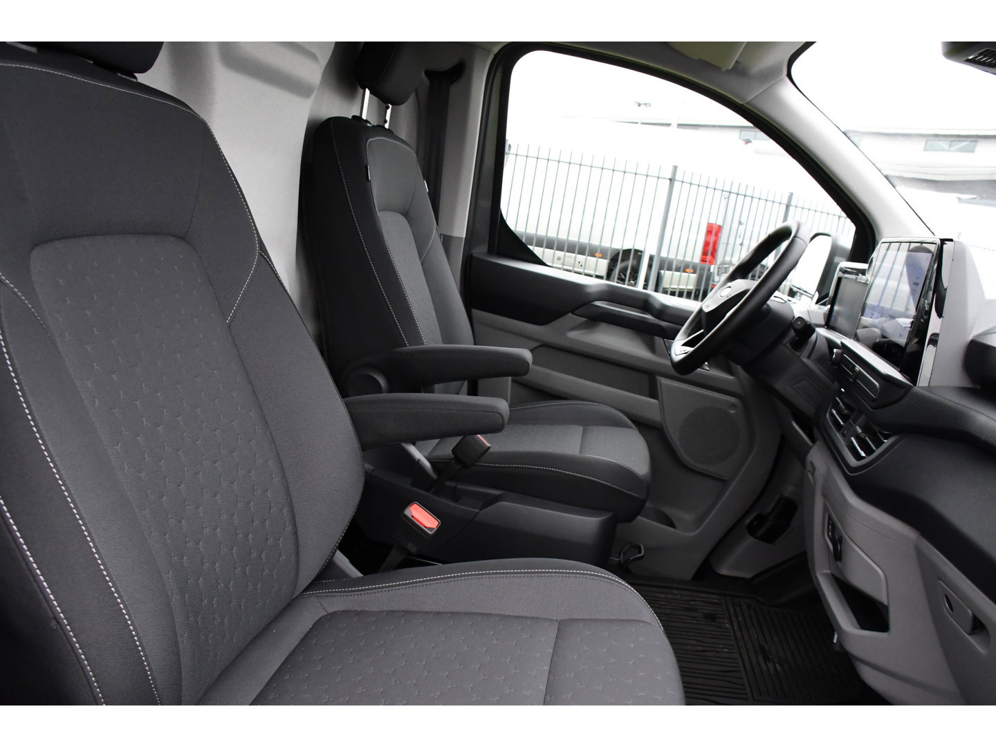 Ford E-Transit Cust. 340 L2H1 Limited 65 kWh PB Edition Virtual, Adaptieve Cruise, Camera, Carplay, Stoelverwarming, LED, 218pk, NAVI, Uniek!